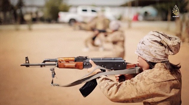 Photo of Wow Anak Pria ISIS Dilatih Perang Pakai AK-47